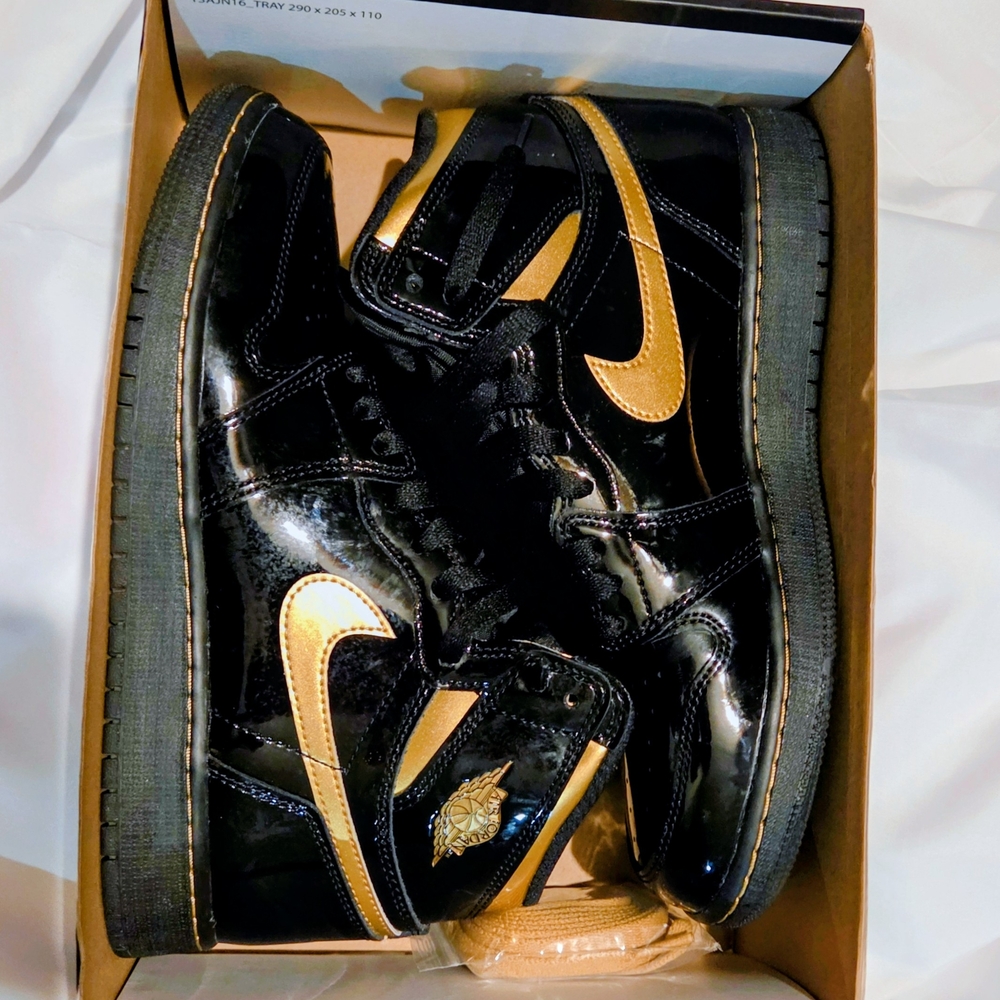 Nike Air Jordan 1 Retro High OG Black Metallic Size 7Y - Picture 6 of 6